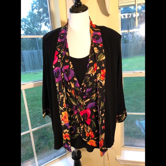 TanJay Floral Faux Wrap Blouse - Picture 4 of 4